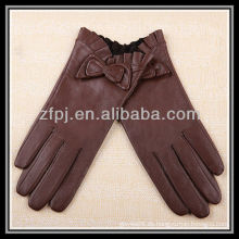 Mode Dame tragen Handschuh Herstellung und tan Leder Handschuhe